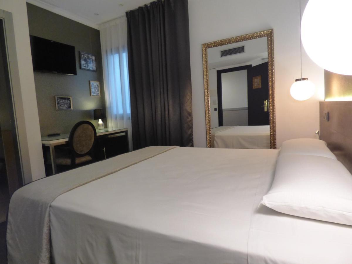 Moderno Hotel Barcelona Exterior photo