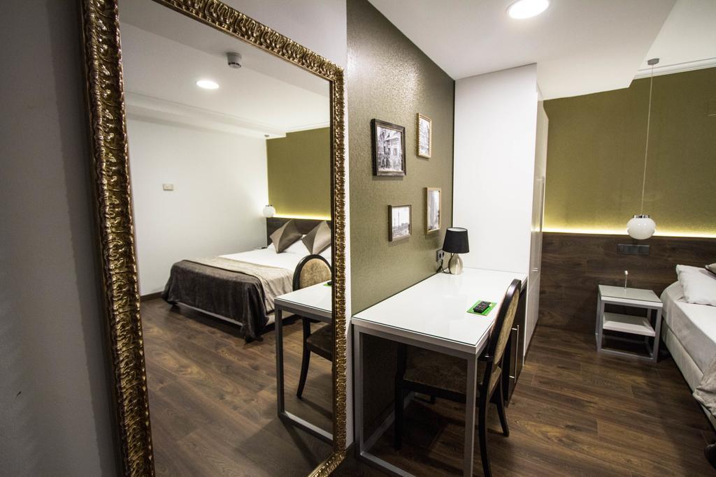 Moderno Hotel Barcelona Exterior photo