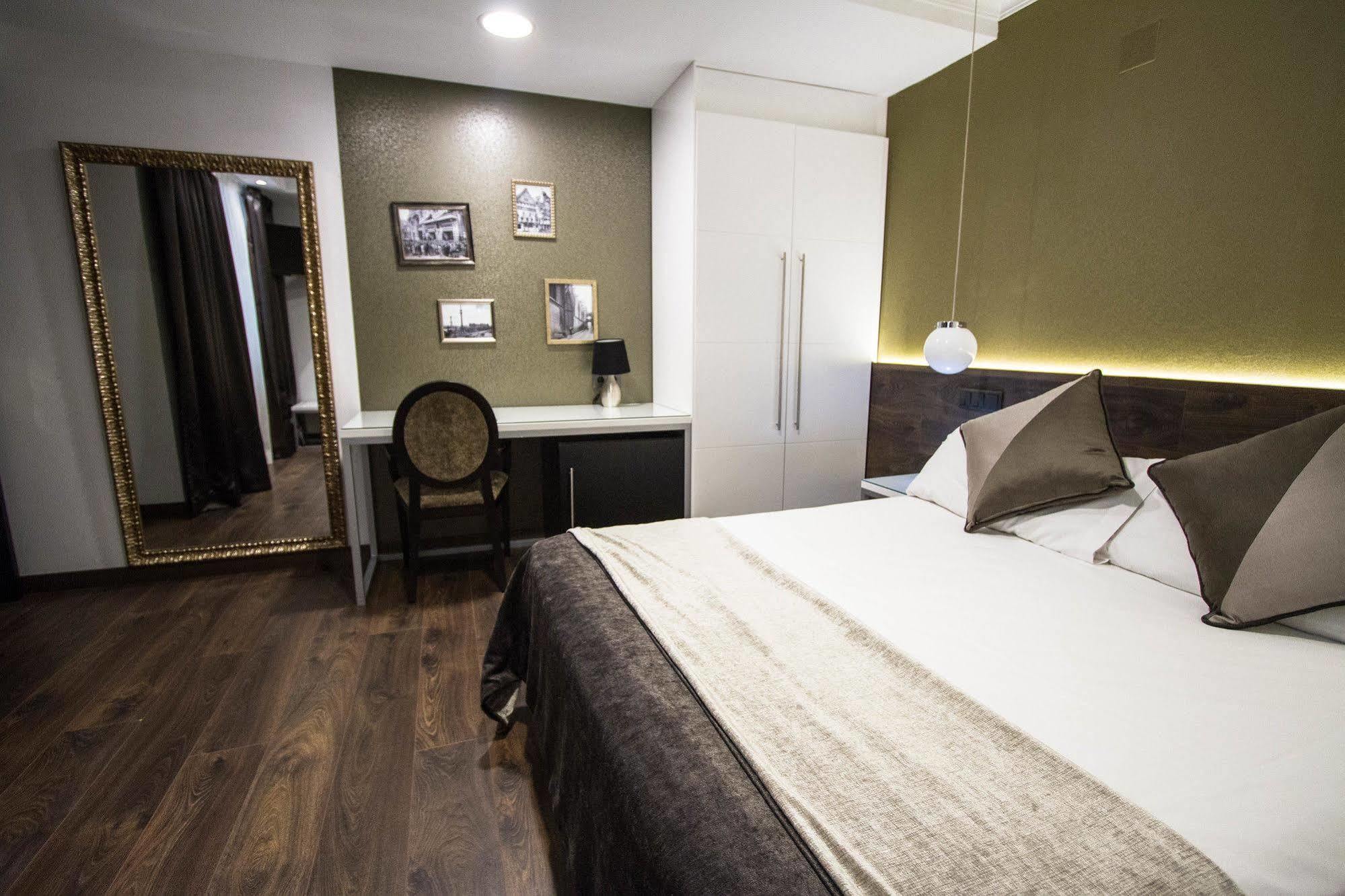 Moderno Hotel Barcelona Exterior photo